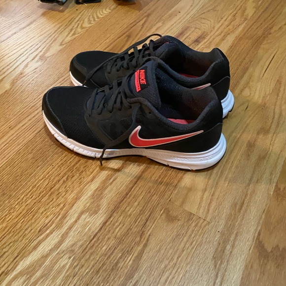 Nike Women's Black and bright pink Sneakers - Picture 2 of 5